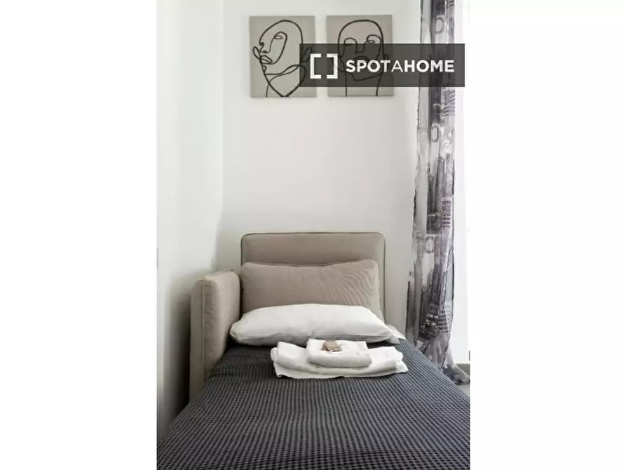 Immagine 14 di Appartamento in affitto  in Via Vercelli a Roma