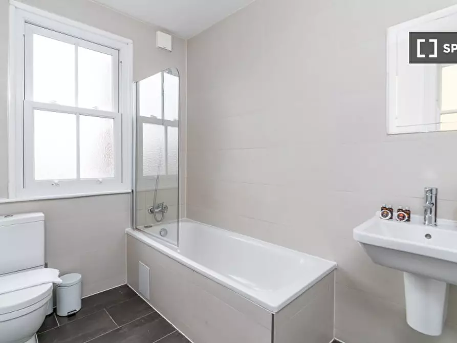 Immagine 7 di Appartamento in affitto  in High Street Mews a Merton