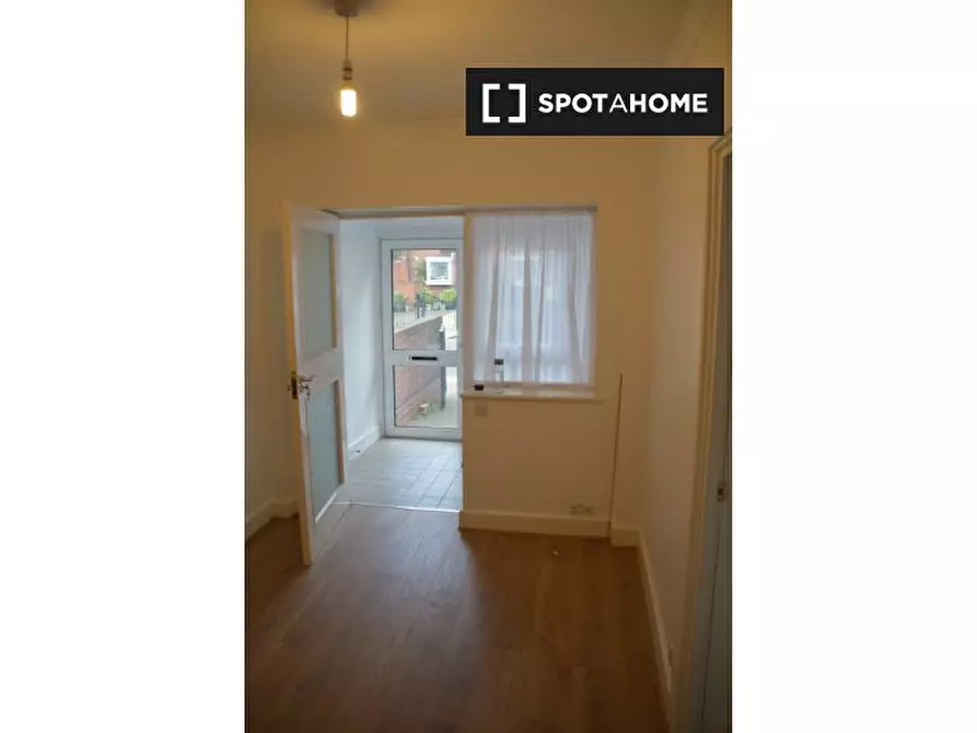 Immagine 9 di Camera condivisa in affitto  in Bruckner St a Kensington