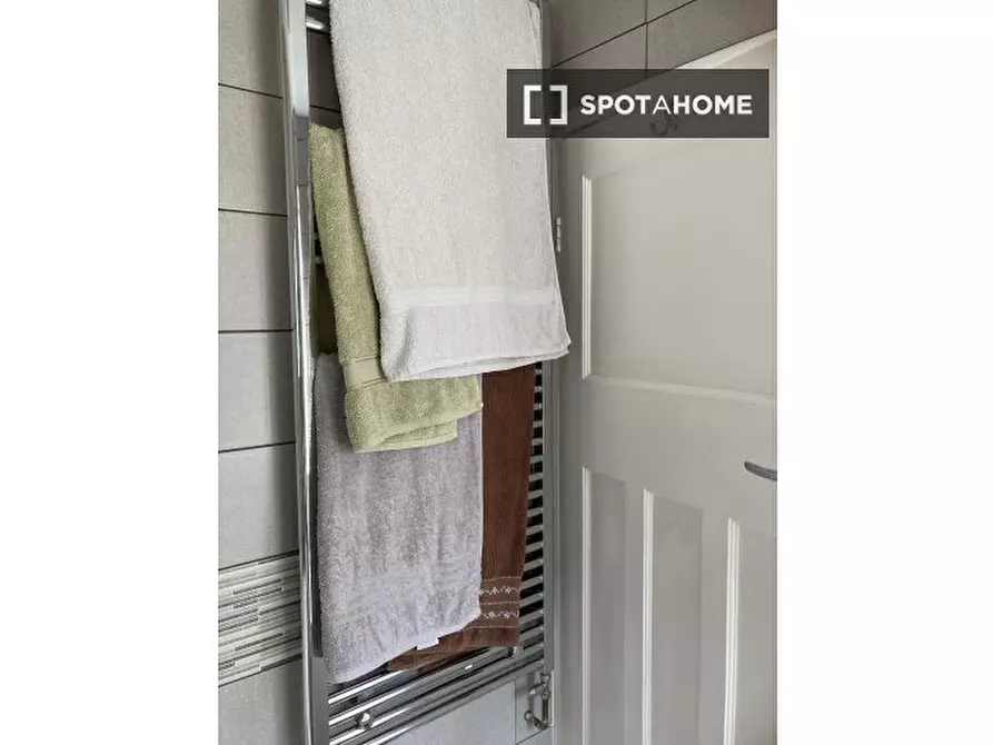 Immagine 13 di Appartamento in affitto  in Staveley Gardens a Hounslow