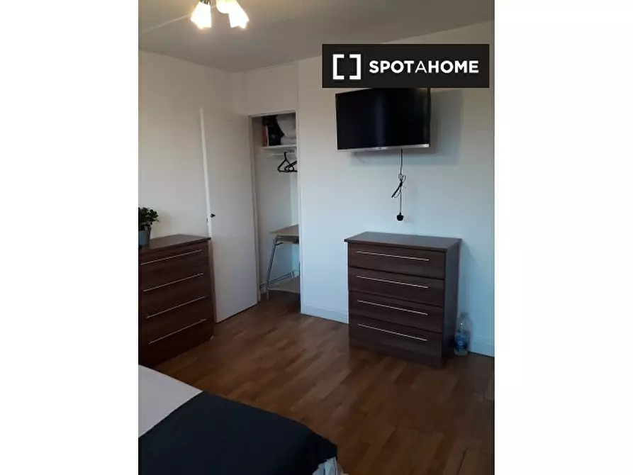 Immagine 10 di Camera condivisa in affitto  in Holybourne Ave a Wandsworth