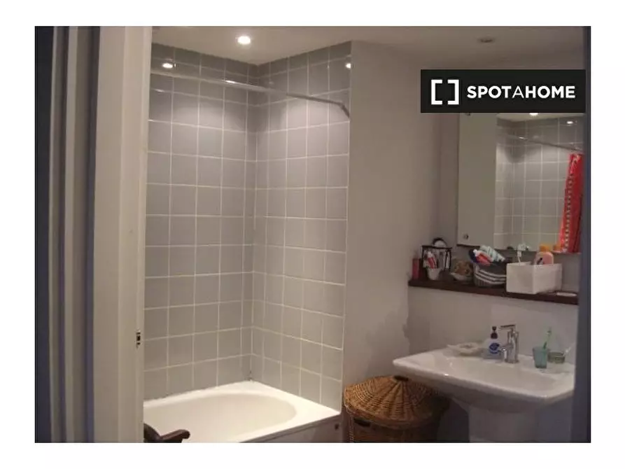 Immagine 6 di Camera condivisa in affitto  in Aylmer Rd a Barnet