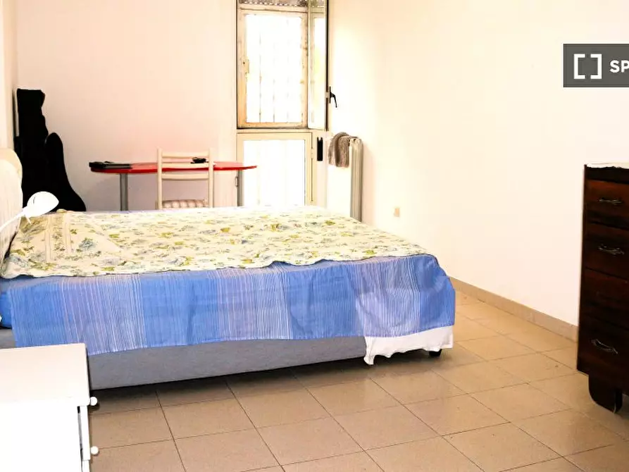 Immagine 3 di Camera condivisa in affitto  in Via Giuseppe de Robertis a Roma