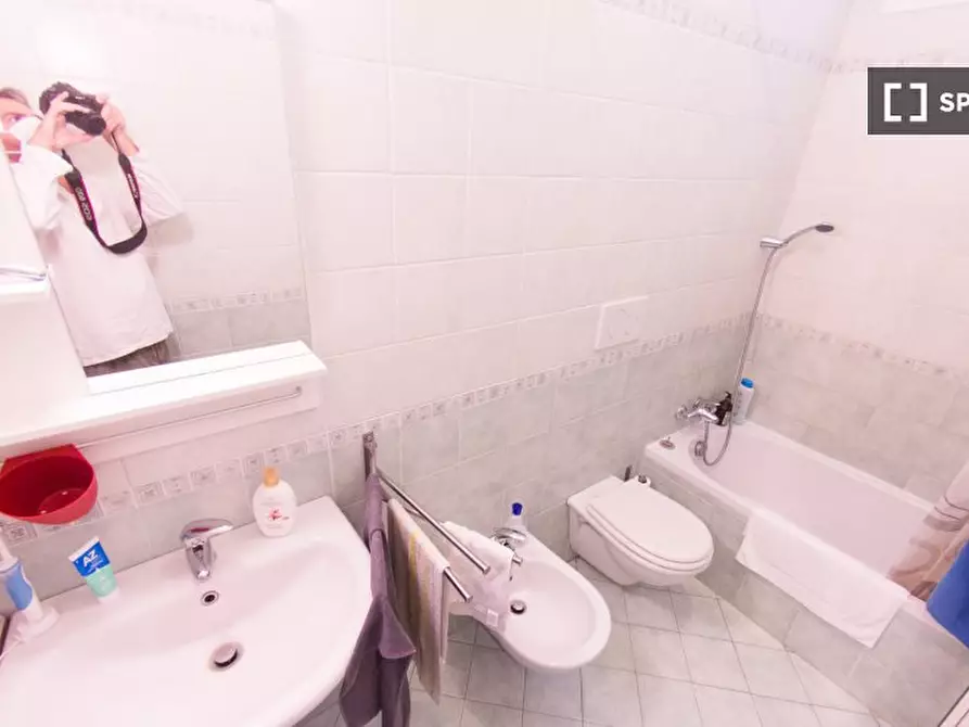 Immagine 2 di Camera condivisa in affitto  in Via Valtellina a Milano