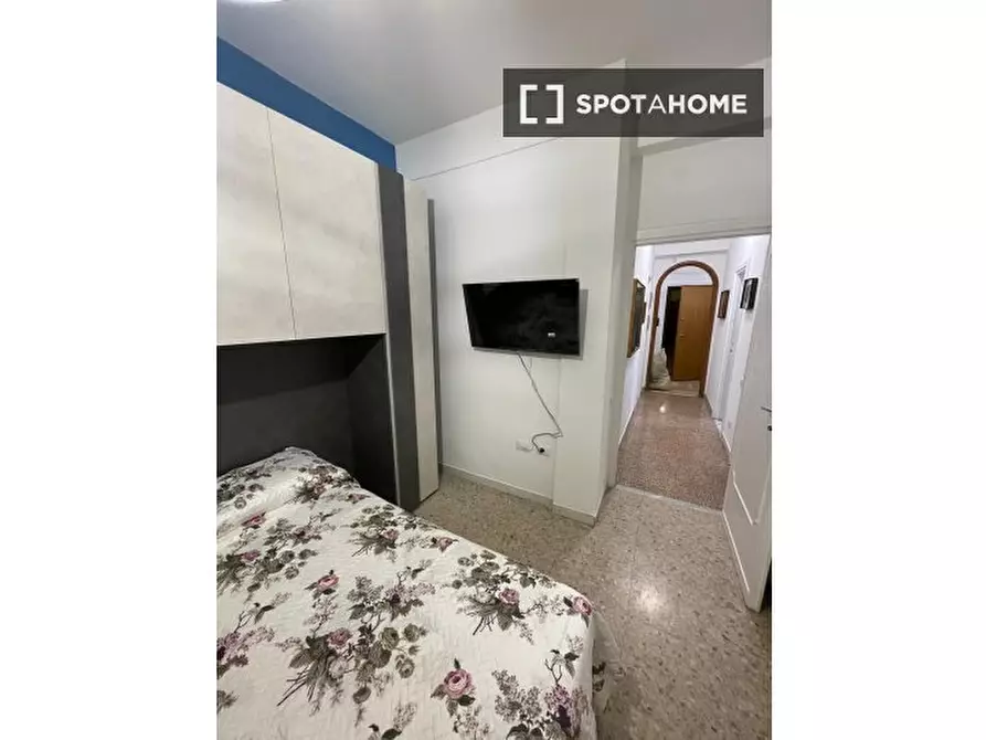 Immagine 11 di Camera condivisa in affitto  in Via di Val Tellina a Roma