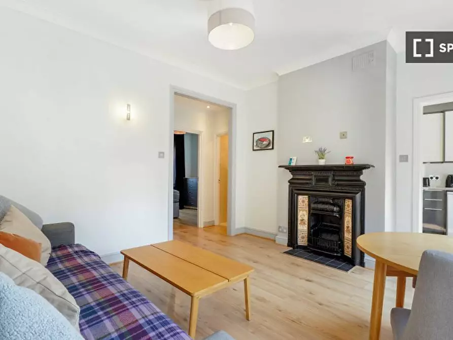 Immagine 5 di Appartamento in affitto  in Falkland Road a Camden Town