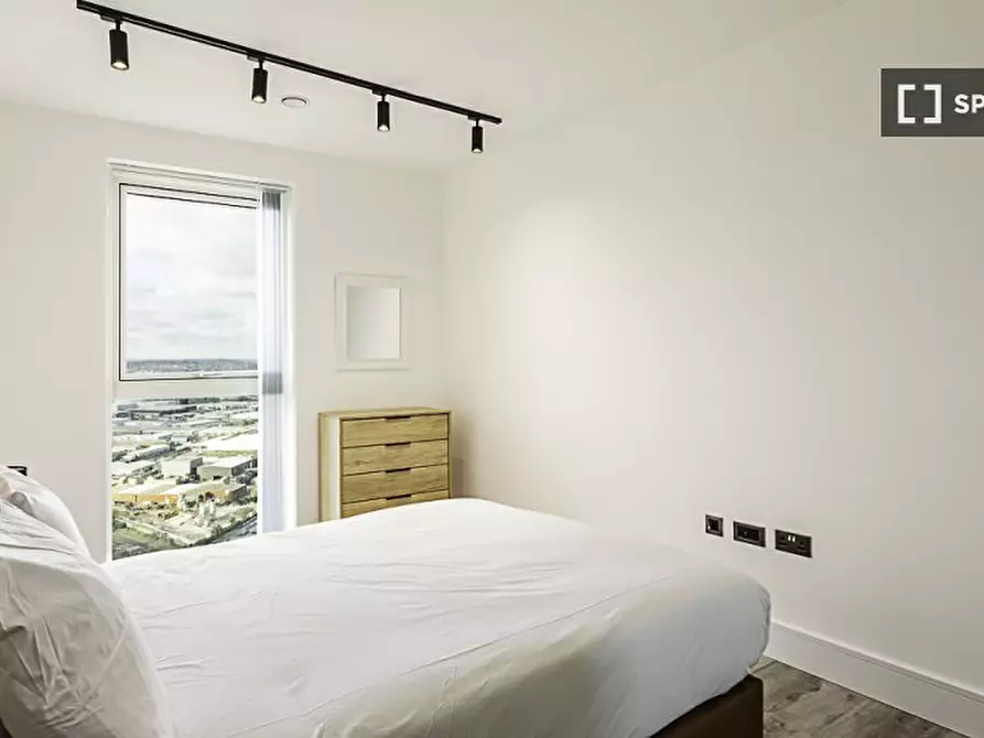 Immagine 18 di Appartamento in affitto  in Icon Tower a Ealing