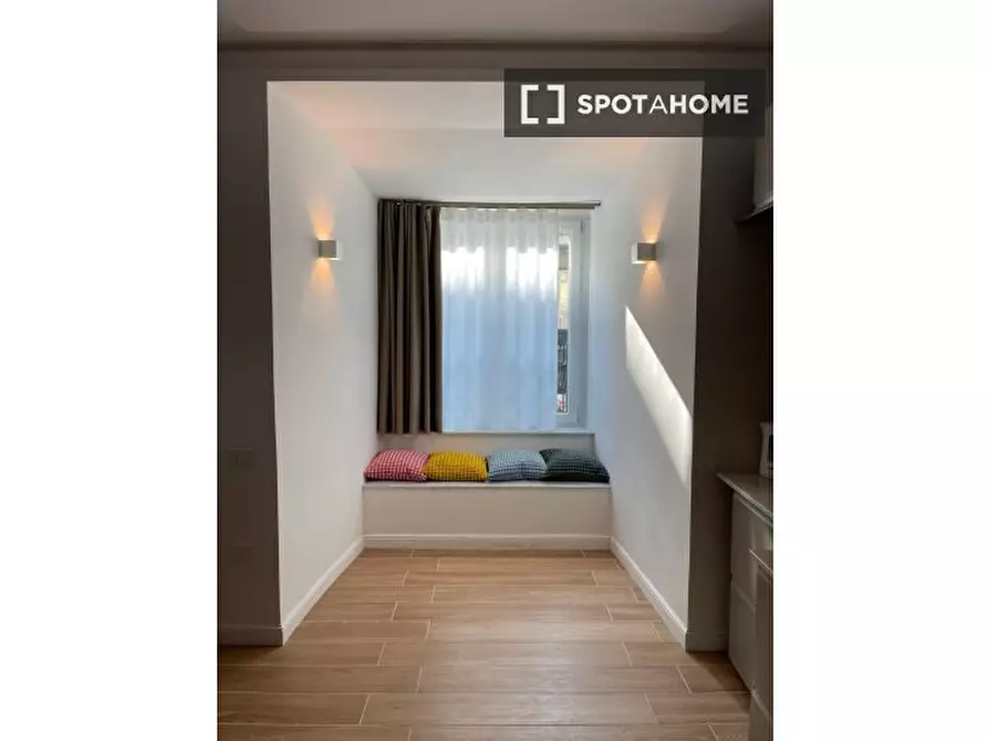 Immagine 13 di Appartamento in affitto  in Via Medina a Napoli