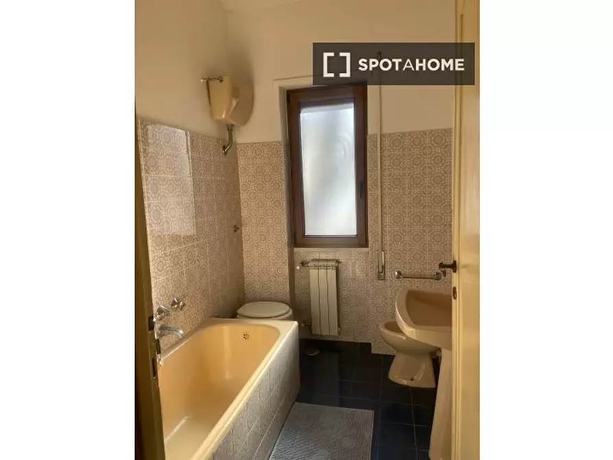 Immagine 4 di Camera condivisa in affitto  in Via Leonardo Fibonacci a Roma