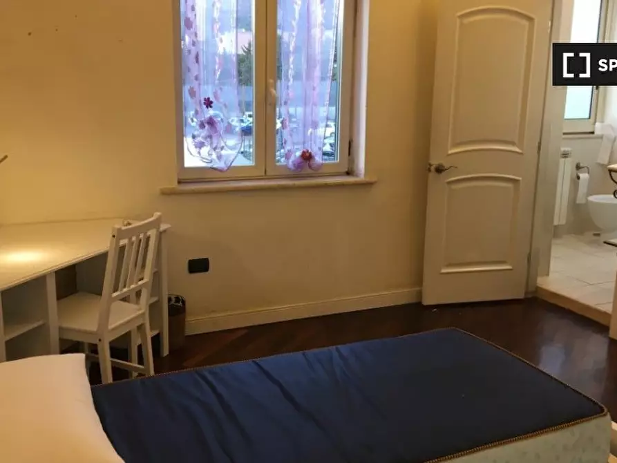 Immagine 9 di Camera condivisa in affitto  in Via Mario Gigante a Napoli
