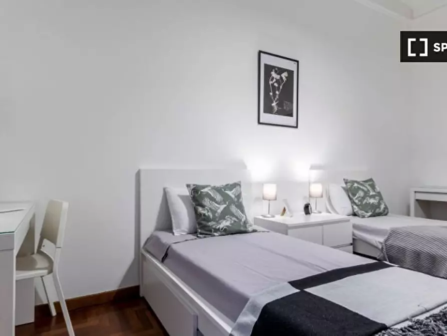 Immagine 1 di Camera condivisa in affitto  in Viale Regina Margherita a Milano