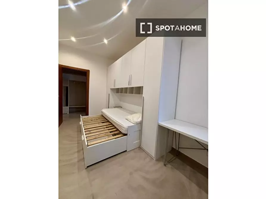 Immagine 17 di Camera condivisa in affitto  in Via Alfonso Capecelatro a Milano