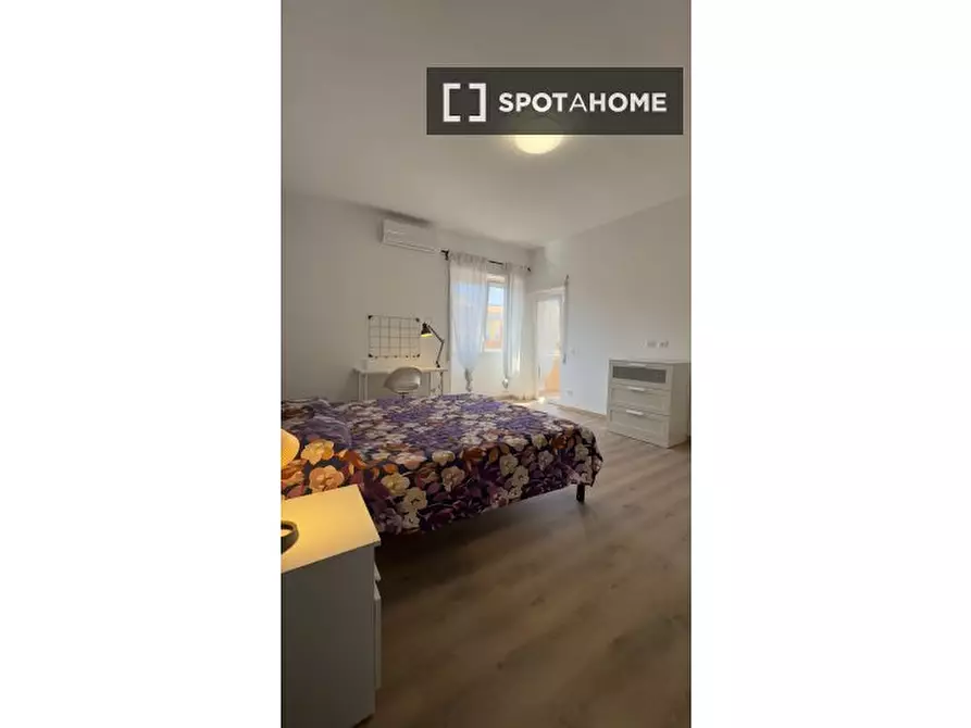 Immagine 16 di Camera condivisa in affitto  in Via Salvatore Pincherle a Roma