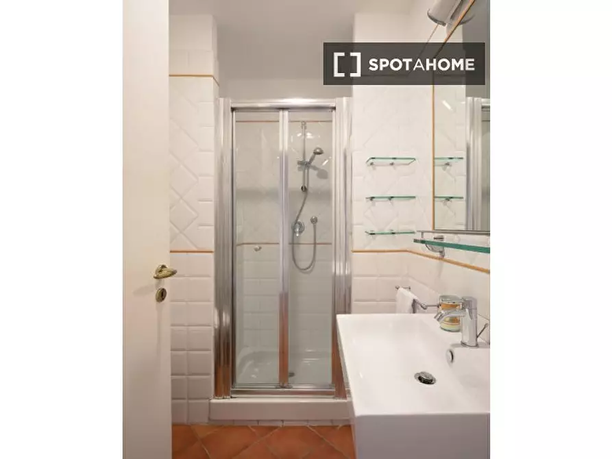 Immagine 12 di Appartamento in affitto  in Via Cavour a Roma