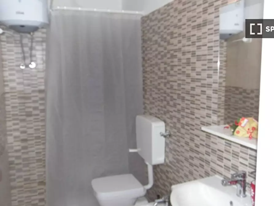 Immagine 9 di Camera condivisa in affitto  in Vico Gabella della Farina a Napoli