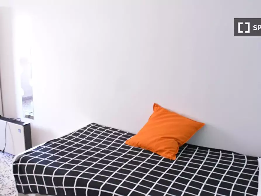 Immagine 19 di Camera condivisa in affitto  in Via dei Giudicati n a Cagliari