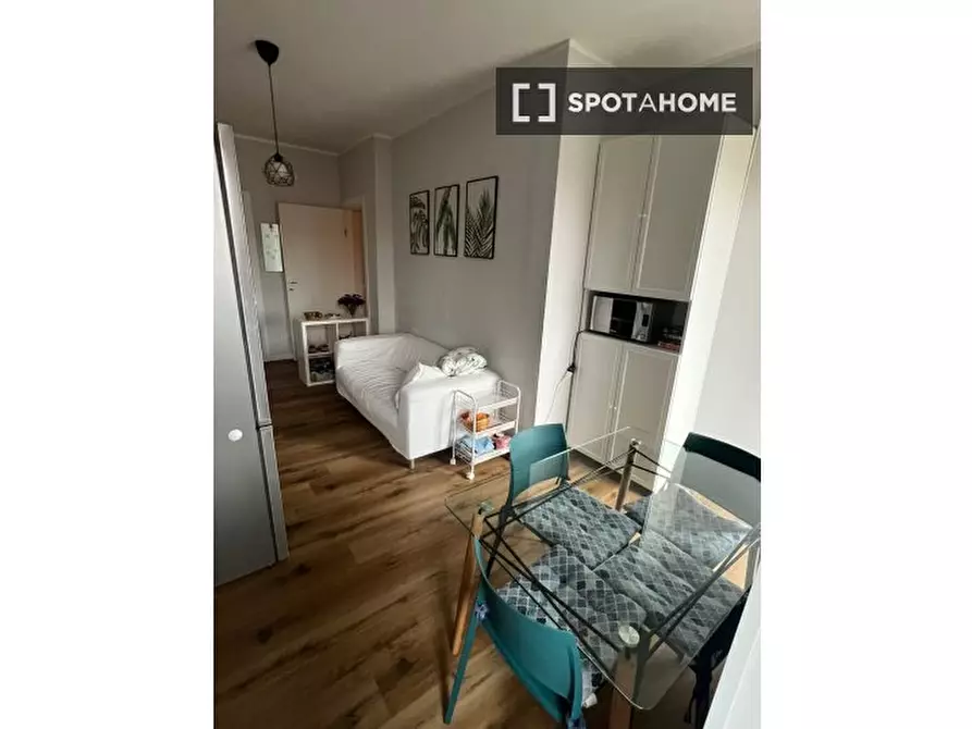 Immagine 13 di Camera condivisa in affitto  in Via Lorenteggio a Milano