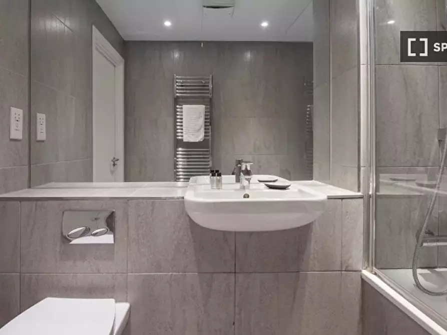 Immagine 13 di Appartamento in affitto  in Lockton St a Kensington