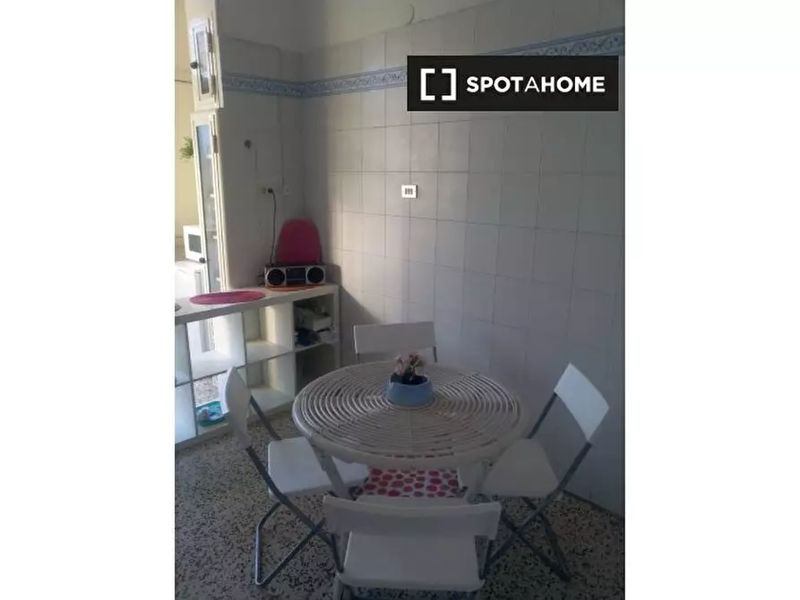 Immagine 4 di Camera condivisa in affitto  in Via Marchese Giuseppe Palmieri a Napoli