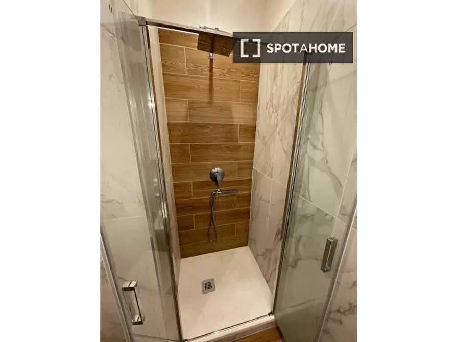 Immagine 6 di Appartamento in affitto  in Via Medina a Napoli