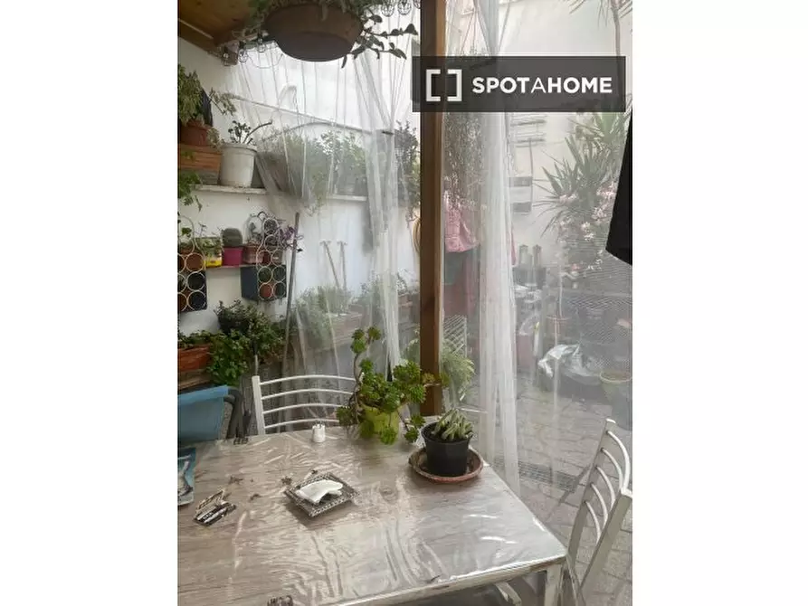 Immagine 5 di Appartamento in affitto  in Viale dell'Acquedotto Alessandrino a Roma