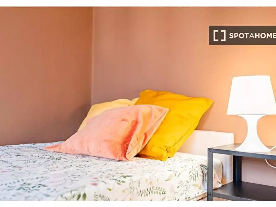 Immagine 2 di Camera condivisa in affitto  in Via Eugenio Donadoni a Milano