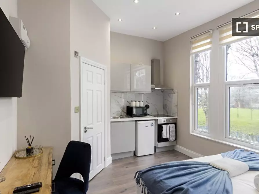 Immagine 6 di Ufficio in affitto  in flat a Tottenham
