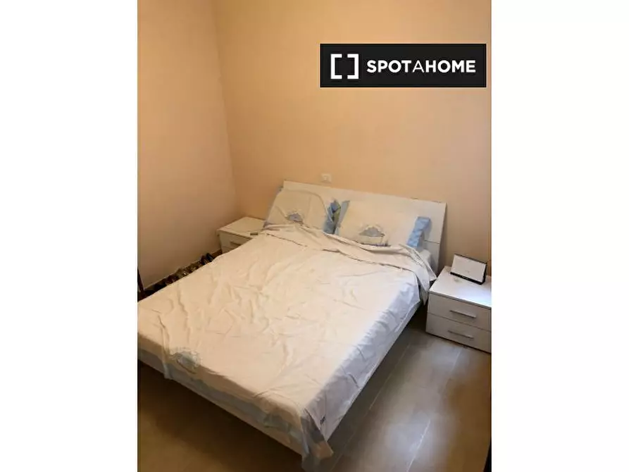 Immagine 3 di Camera condivisa in affitto  in Viale di Tor Marancia a Roma