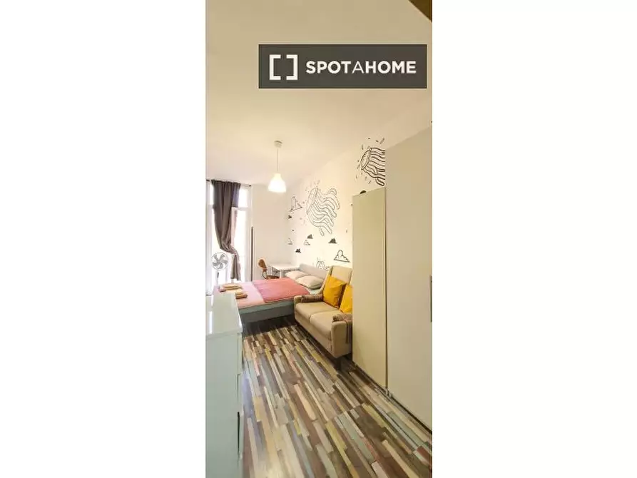 Immagine 1 di Camera condivisa in affitto  in Via Bartolomeo Perestrello a Roma