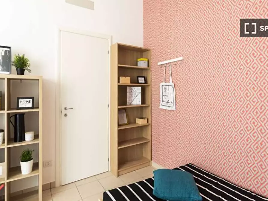 Immagine 3 di Camera condivisa in affitto  in Via Gardone a Milano