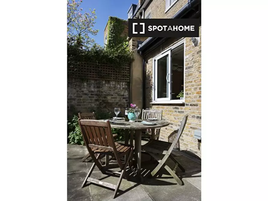 Immagine 12 di Appartamento in affitto  in Garden Flat a Hammersmith