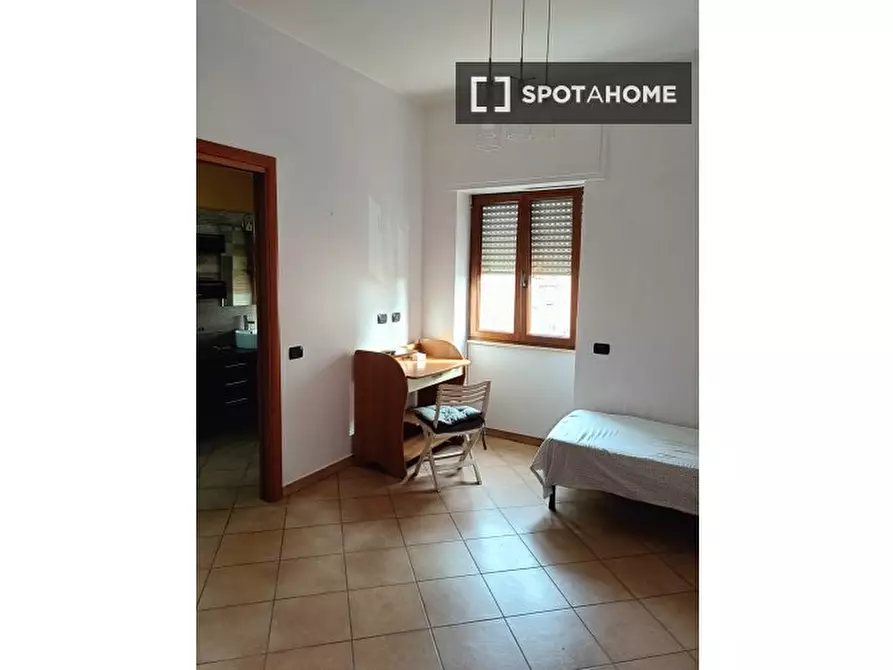 Immagine 1 di Camera condivisa in affitto  in Via Sirai a Cagliari