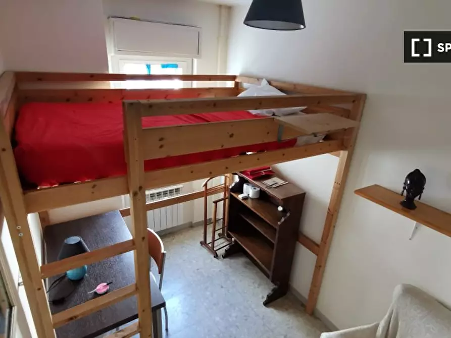 Immagine 2 di Camera condivisa in affitto  in Via Sandro Sandri a Roma