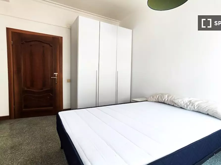 Immagine 2 di Camera condivisa in affitto  in Via Bisentina, 00139 Roma RM, Italy a Roma