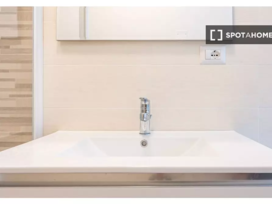 Immagine 13 di Camera condivisa in affitto  in Via G.B. Tiepolo a Cinisello Balsamo