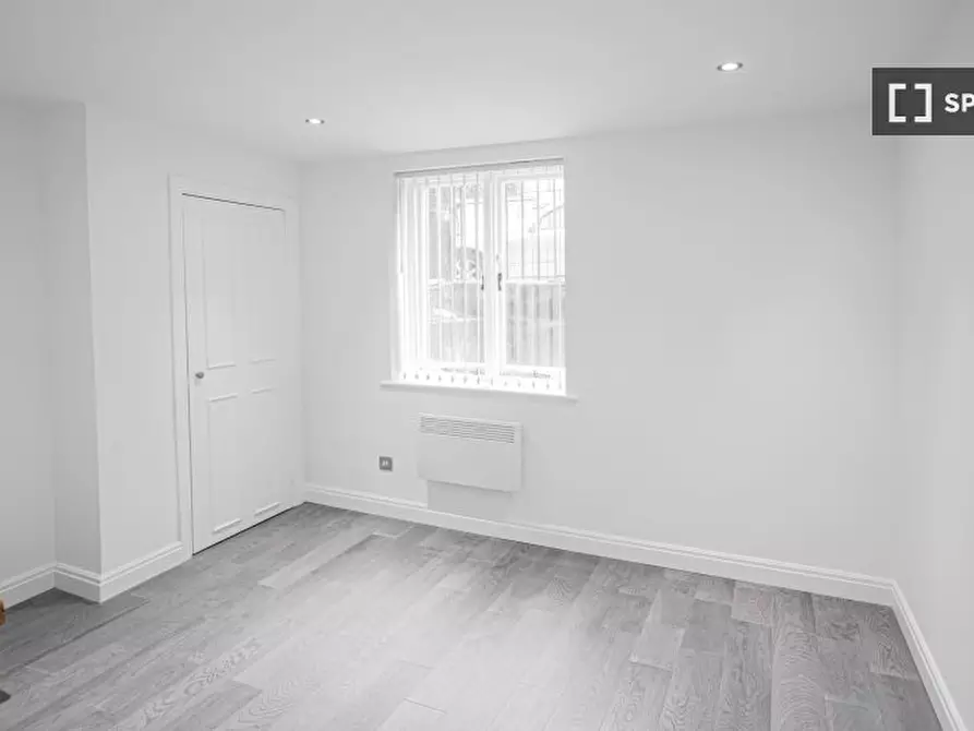 Immagine 8 di Appartamento in affitto  in Newark St a Poplar