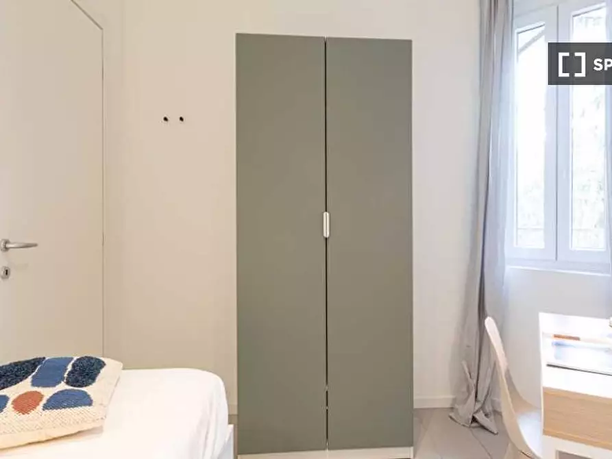 Immagine 2 di Camera condivisa in affitto  in Via Luigi Scrosati a Milano