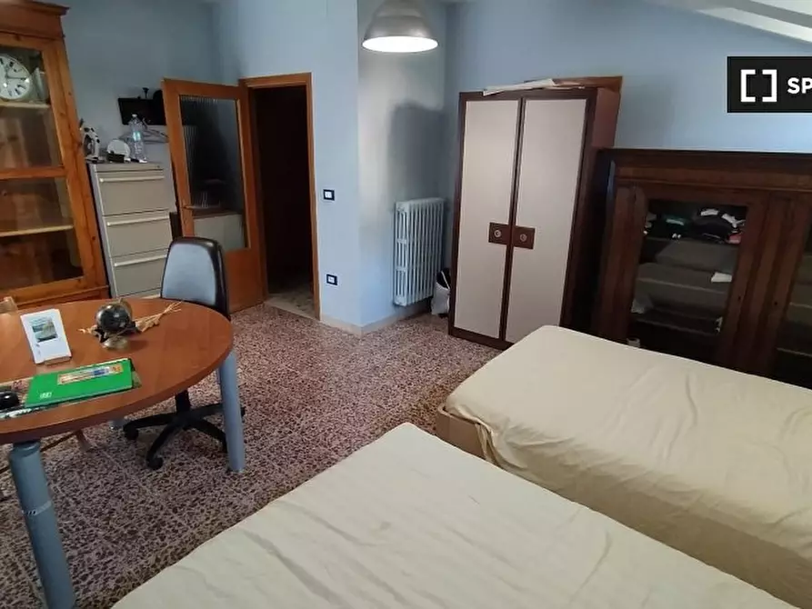 Immagine 3 di Camera condivisa in affitto  in Via Solatia a Perugia