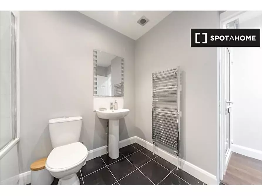 Immagine 17 di Appartamento in affitto  in Flata 1 Brick Ln a Enfield