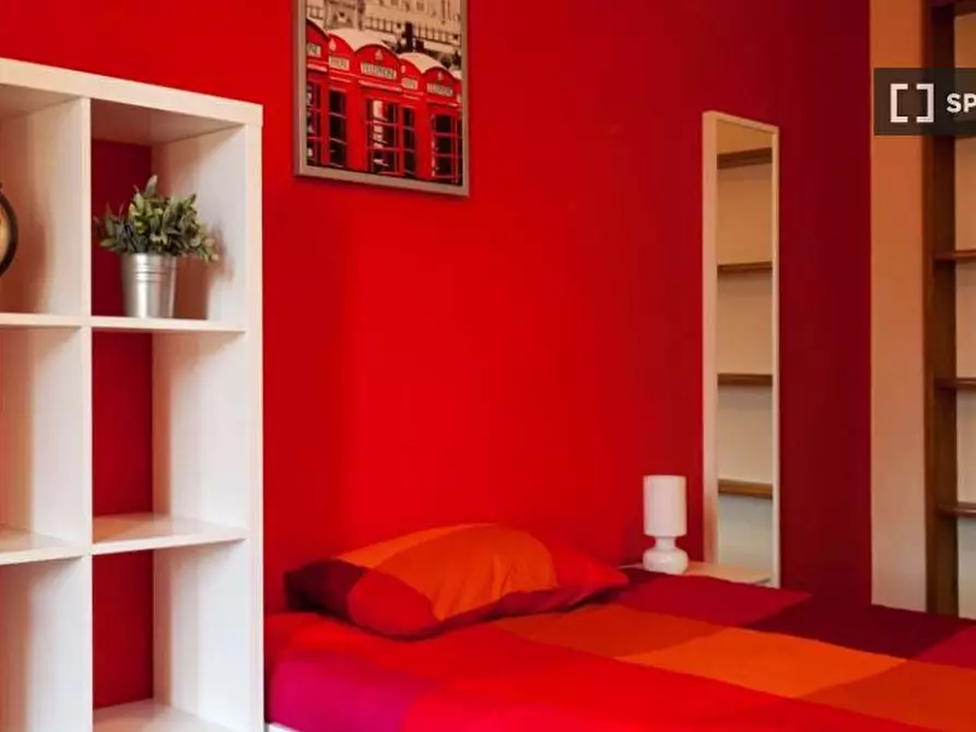 Immagine 2 di Camera condivisa in affitto  in Via Belmeloro a Bologna