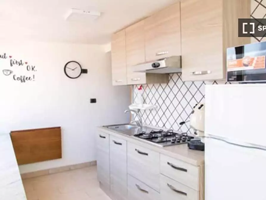 Immagine 2 di Camera condivisa in affitto  in Vico Maiorani a Napoli