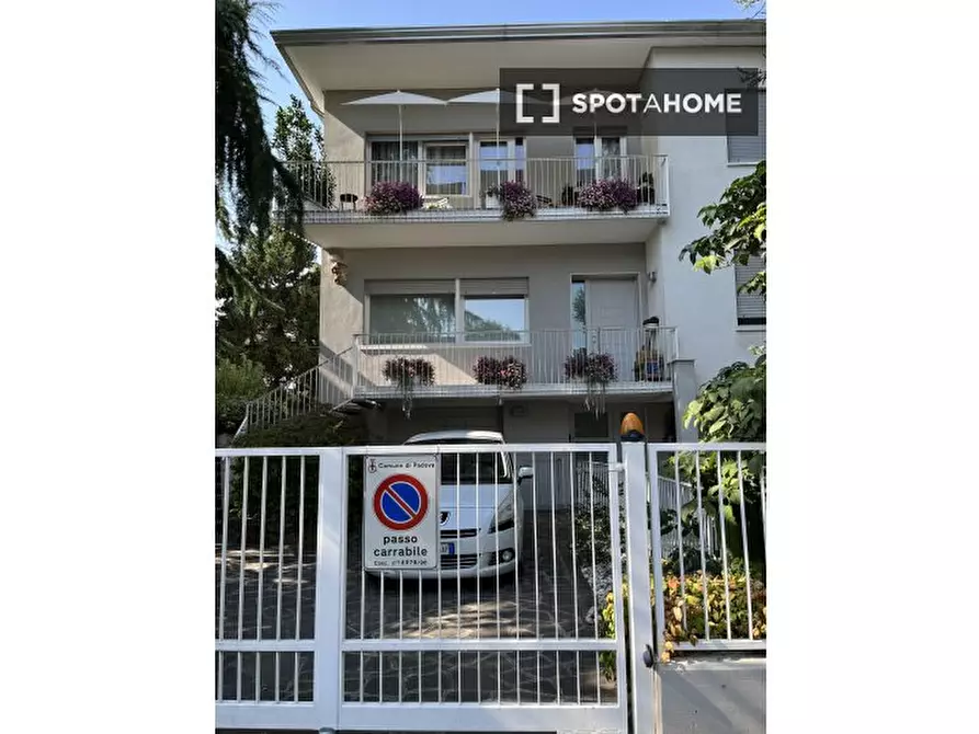 Immagine 19 di Camera condivisa in affitto  in Via Avellino a Padova