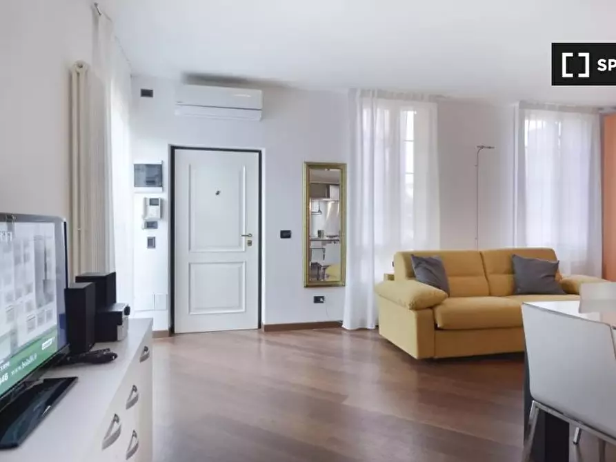 Immagine 2 di Appartamento in affitto  in Via delle Moline a Bologna