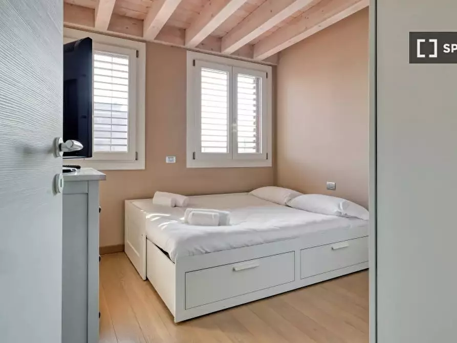 Immagine 3 di Appartamento in affitto  in Via Giovanni Segantini a Milano