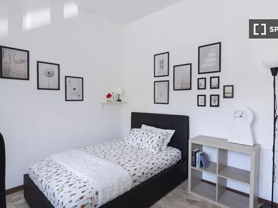 Immagine 1 di Camera condivisa in affitto  in Viale Francesco Restelli a Milano