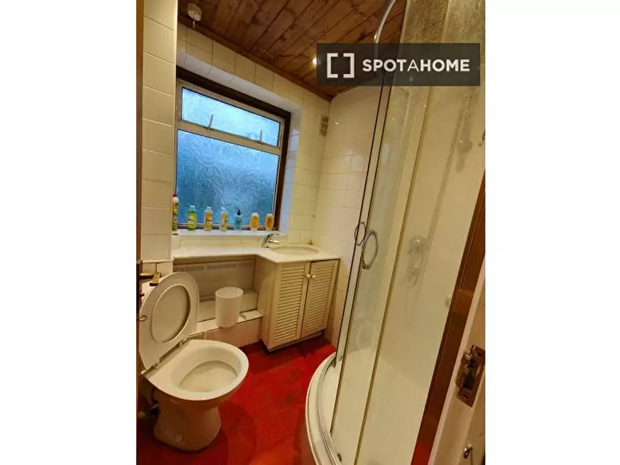 Immagine 4 di Camera condivisa in affitto  in Strattondale St a Poplar