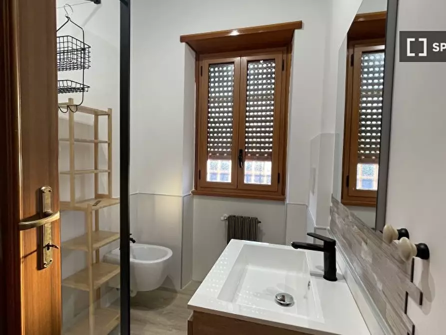 Immagine 6 di Camera condivisa in affitto  in Via Casilina a Roma