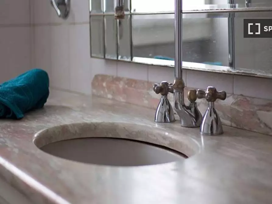 Immagine 4 di Camera condivisa in affitto  in Via Alfonso Capecelatro a Milano