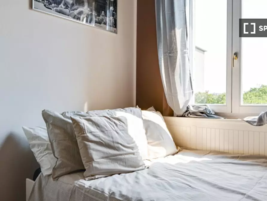 Immagine 4 di Camera condivisa in affitto  in Piazza Umanitaria a Milano