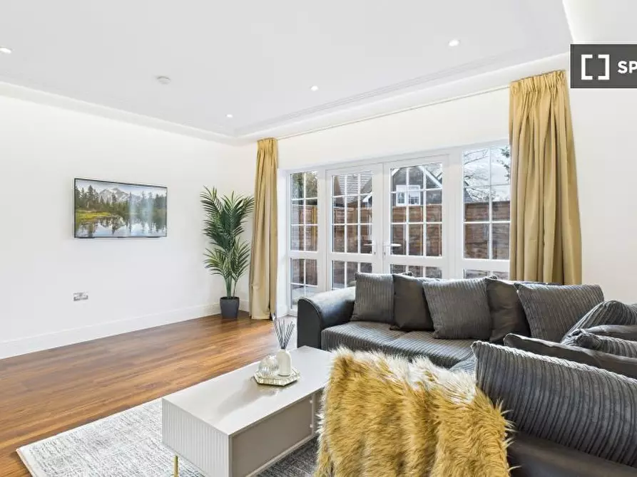Immagine 1 di Appartamento in affitto  in Purley Downs Rd a Croydon